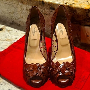 Valentino Garavani 4.5"heel brown laser cut with flowers. Sz. 35.5